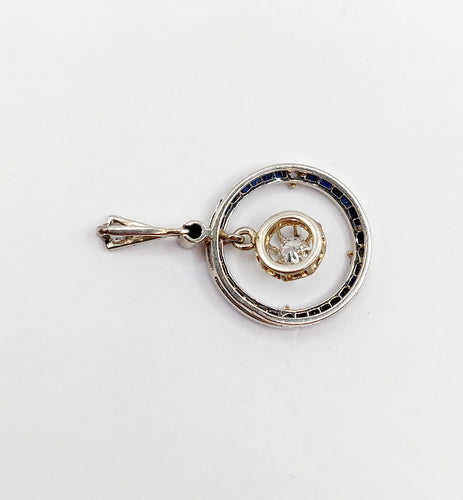 Pendentif Pendentif cible Art Déco or blanc, diamants, saphirs calibrés (circa 1920) 58 Facettes A05269