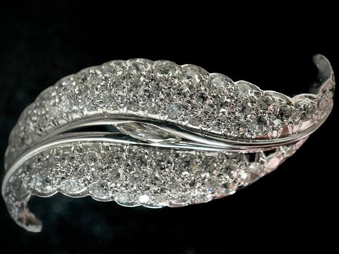 Bague 50 Bague platine en forme de feuille ornée de 4,65 carats 58 Facettes