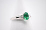 Bague Bague Or Blanc Émeraude et Diamants 58 Facettes