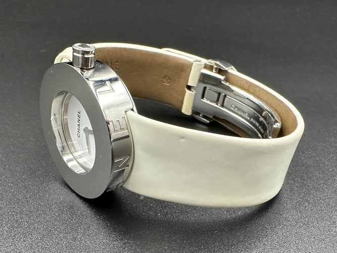 Montre CHANEL. Collection « La Ronde », montre de dame acier 58 Facettes