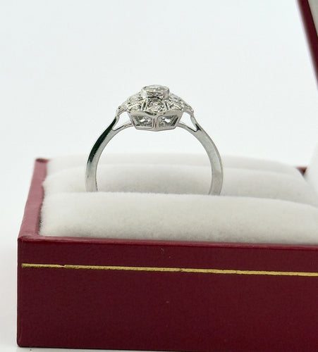 Bague 52 Bague en or blanc et diamants tendance art déco 58 Facettes
