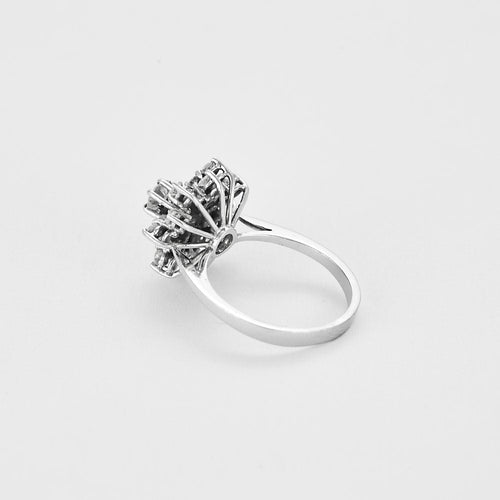 Bague 54 Bague en or gris et diamants 58 Facettes SOI3327