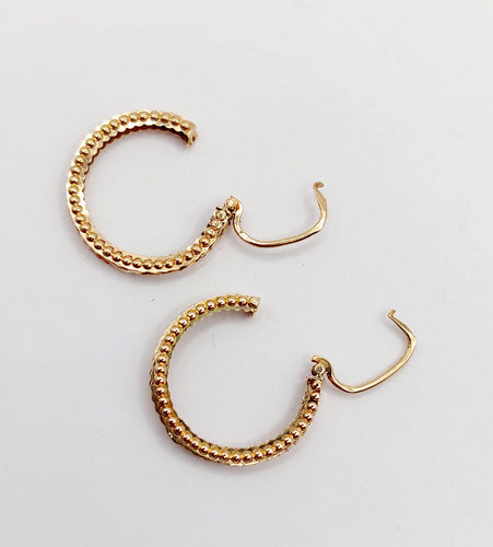 Boucles d'oreilles Créoles style Art Déco or rose finement travaillées (circa 1970) 58 Facettes A06262