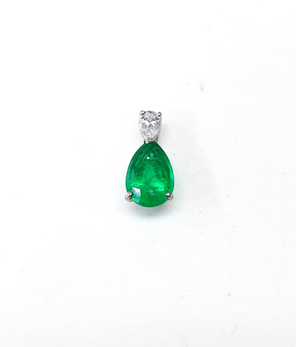 Collier Collier pendentif or blanc, émeraude et diamant 58 Facettes Pend.Emer.FA.51
