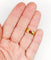 Bague jonc vintage Art Déco or jaune, cabochon de rubis 58 Facettes A06209