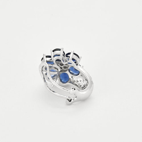 Boucles d'oreilles Boucles d'oreilles fleurs en or blanc, diamants et saphirs 58 Facettes 240725