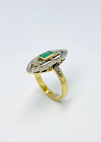 Bague 58 Bague Art Déco en or avec accents de platine, sertie d'une émeraude naturelle et de 28 diamants. 58 Facettes E14