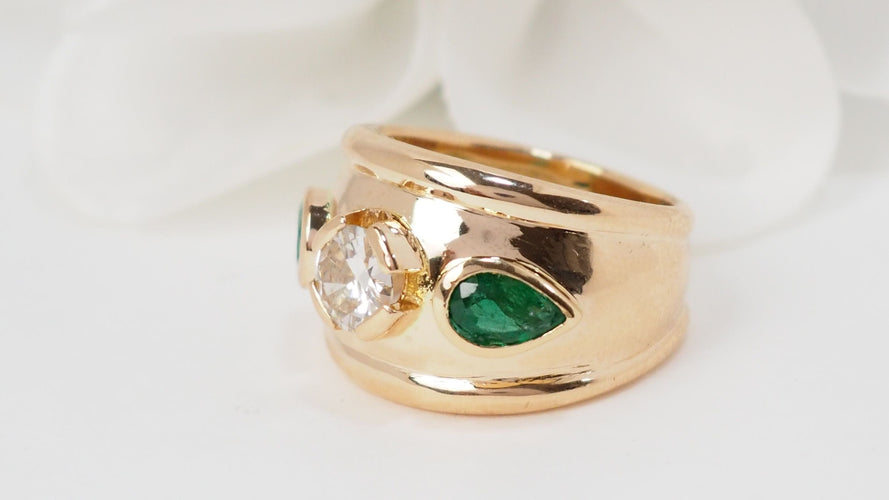 Bague 56 Bague Jonc en or jaune, émeraudes et diamants 58 Facettes 32656