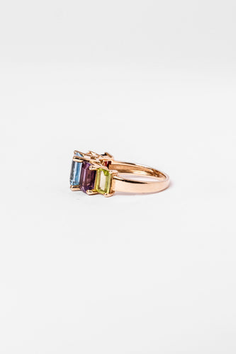 Bague en or jaune et pierres fines