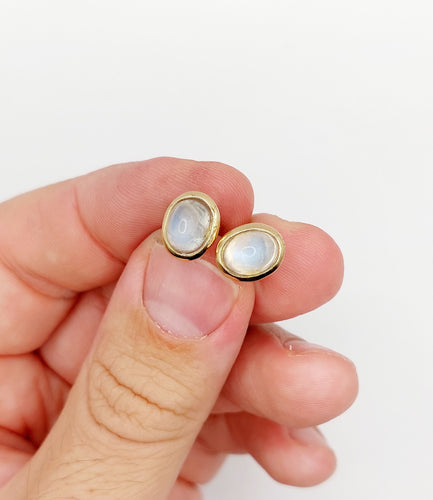 Boucles d'oreilles Puces d'oreilles vintage or jaune cabochons pierres de lunes 58 Facettes A05689