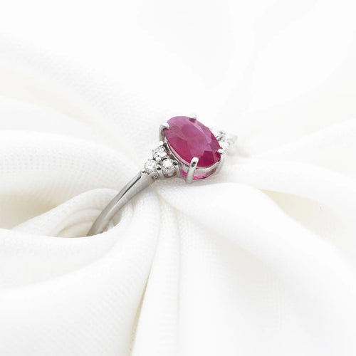 Bague Bague en or blanc avec rubis de 0,50 ct et diamants 58 Facettes 17745