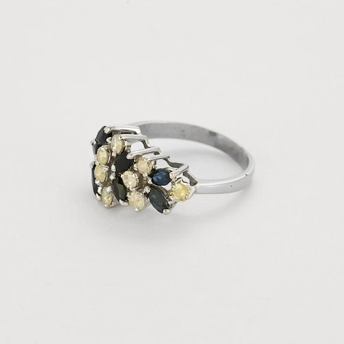 Bague 57 Bague en or blanc, diamants et saphirs 58 Facettes PER00662