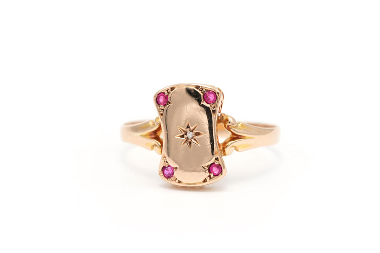 Bague 59 Bague Art Nouveau en or jaune sertie de rubis et d'un diamant 58 Facettes B626