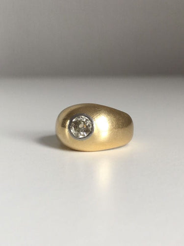 Bague bombée en or jaune 18K et diamant