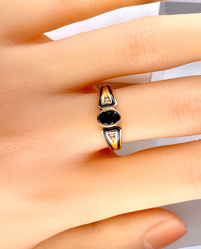 Bague 53 Bague saphir ovale et diamants en or jaune 18 carats et émail 58 Facettes AB676