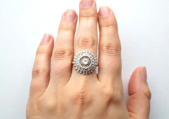 Bague 56 Anello - Anello en or blanc 18k et diamants 58 Facettes