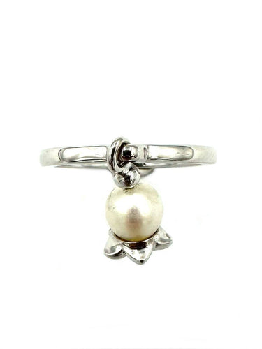 Bague 52 DIOR. Collection "Muguet", bague or blanc 18K et perle 58 Facettes