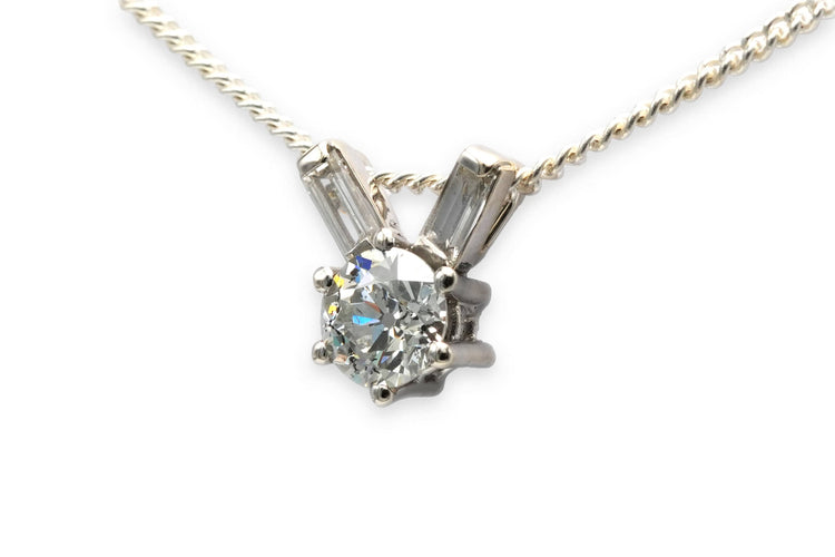 Pendentif Pendentif Années 70 serti de diamants en or blanc 18 carats 58 Facettes 23415