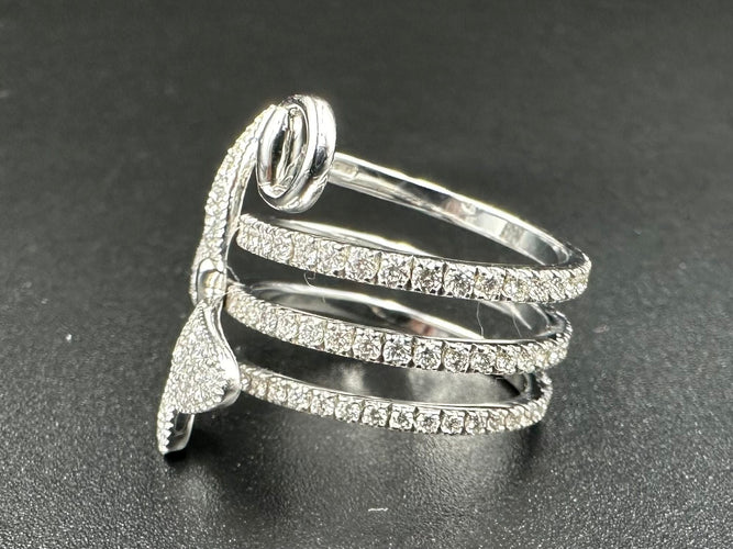Bague 55 GUCCI. Collection "Flora", bague en or blanc 18K et diamants 58 Facettes