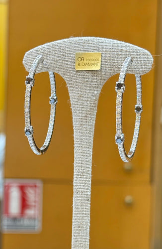 Boucles d'oreilles Créoles en or blanc 18 carats et diamants 58 Facettes