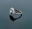 Bague ronde Art Déco en or gris et platine sertie de diamants et saphirs
