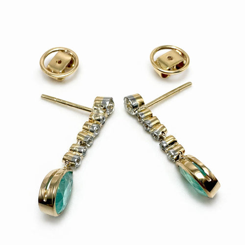 Boucles d'oreilles Boucles d'oreilles en or blanc et jaune ornées d'émeraudes taille poire et de diamants 58 Facettes 50375