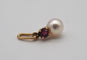 Pendentif Pendentif en or jaune, perle et rubis 58 Facettes