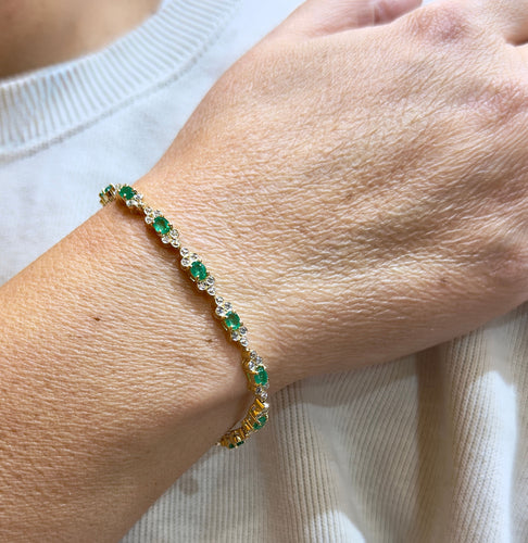 Bracelet Bracelet en or jaune émeraudes et diamants 58 Facettes