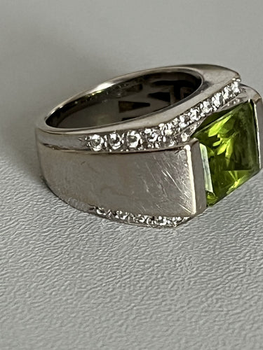Bague 51 Bague Chevalière Or Gris Péridot Diamants 58 Facettes LOT 6121