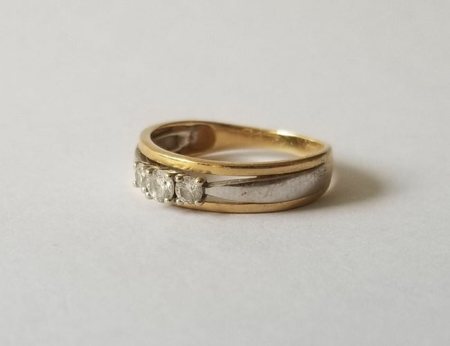 54 Bague or jaune et blanc, diamants 58 Facettes
