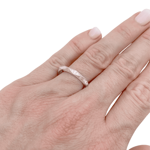 Bague 58 Alliance Boucheron "Facette" platine, diamants. 58 Facettes 34400