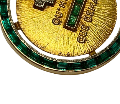 Pendentif MEDAILLE A. AUGIS OR 18K DIAMANTS EMERAUDES + QU'HIER - QUE DEMAIN 58 Facettes