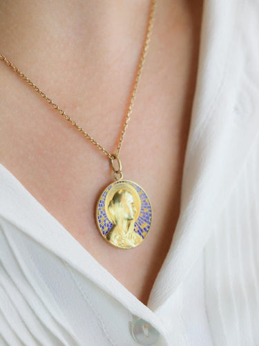 Pendentif VERNON Médaille Art nouveau Vierge or jaune émail 58 Facettes 1153.10