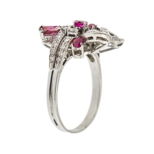 Bague Bague avec rubis et diamants 58 Facettes 35243