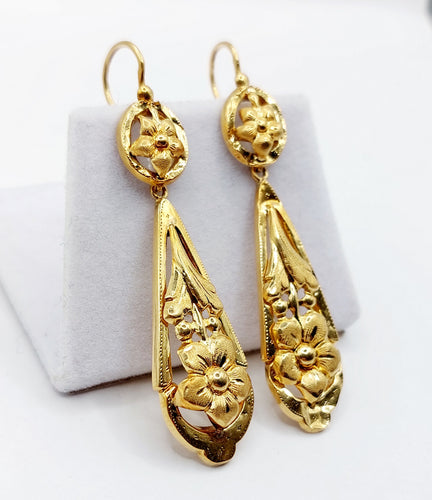 Boucles d'oreilles Dormeuses antique XXL or jaune fleurs finement ciselés (circa 1900) 58 Facettes A05468