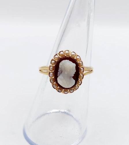 Bague 55.5 Bague marquise or jaune, camée sur agate, perles (circa 1900) 58 Facettes A04862