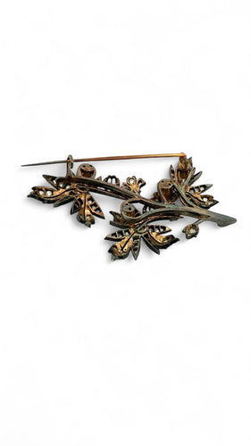 Broche Broche ancienne en or jaune, argent et diamants 58 Facettes