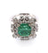 Bague 55 Magnifique bague en or blanc avec une émeraude centrale et des diamants tout autour. 58 Facettes