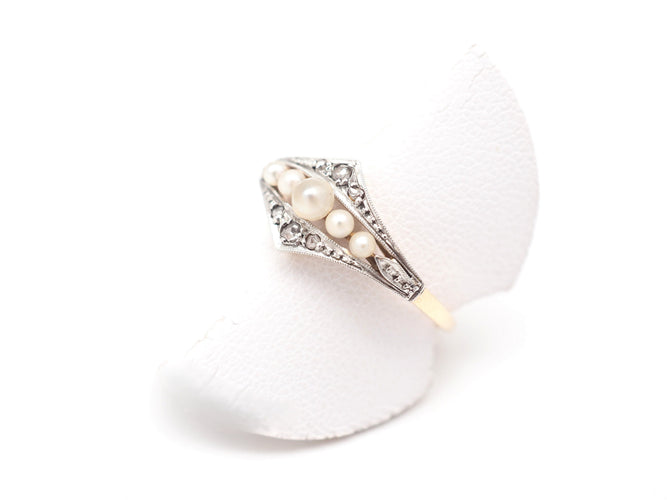 Bague 55 Bague en or jaune 750 mil, perle et diamants 58 Facettes