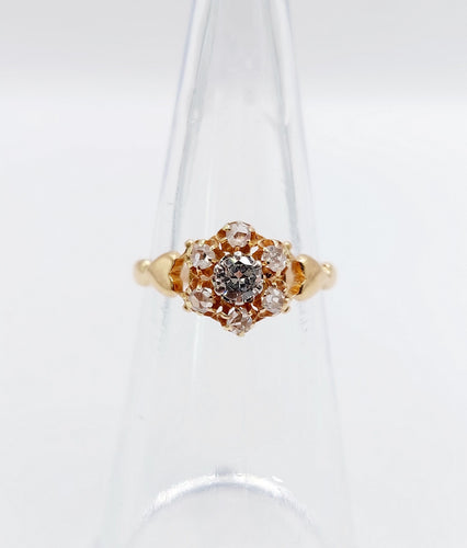 Bague 48.5 Bague marguerite antique or rose ornée d'un diamant entouré de diamant et épaulé de petits cœurs 58 Facettes A04895