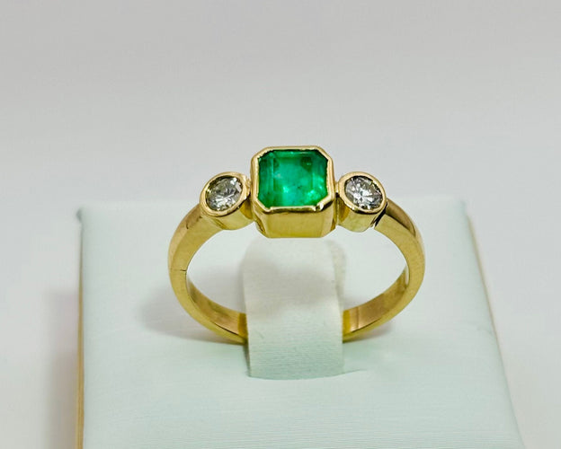 Bague 54 Bague en or avec une émeraude et des diamants 58 Facettes 50283