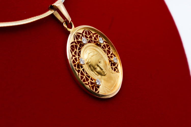 Pendentif Grande médaille vierge or jaune et diamants 58 Facettes 250163
