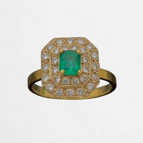 Bague 54 Bague en or jaune, émeraude et diamants 58 Facettes