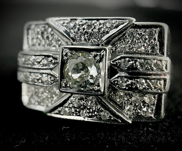 Bague 56 Bague modèle Tank or blanc diamants 58 Facettes
