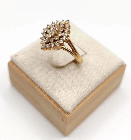 Bague 53 Bague Marquise Vintage en or jaune ornée de diamants 58 Facettes
