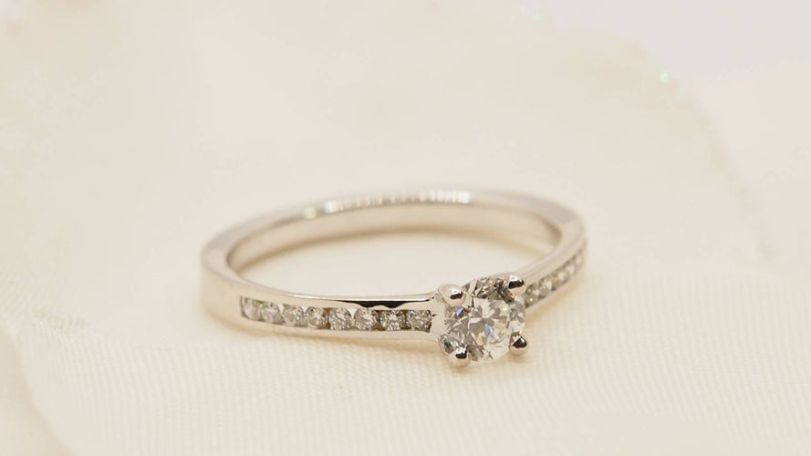 Bague 52 Bague solitaire en or blanc et diamant 58 Facettes 29611/29444