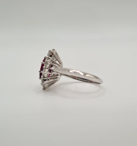 Bague 51 Bague or blanc sertie d’un rubis et diamants 58 Facettes