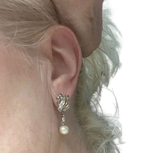 Boucles d'oreilles BOUCLES D'OREILLES DESIGN ART DÉCO PÉRIODE 1930-1935 en OR 18 KT et PLATINE avec DIAMANTS et PERLES 58 Facettes Q162B