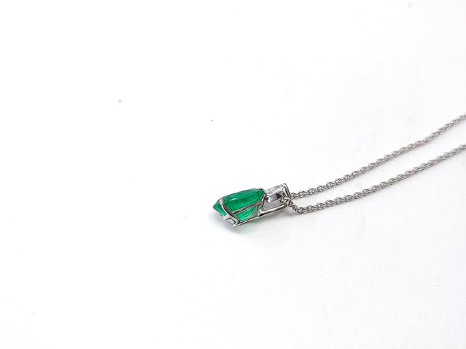Collier Collier pendentif or blanc, émeraude et diamant 58 Facettes Pend.Emer.FA.51