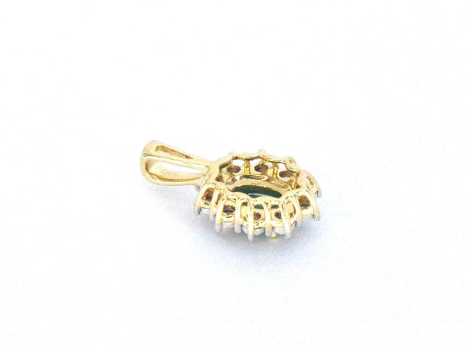 Pendentif Pendentif en or avec une émeraude ovale verte et des diamants naturels 58 Facettes 2369